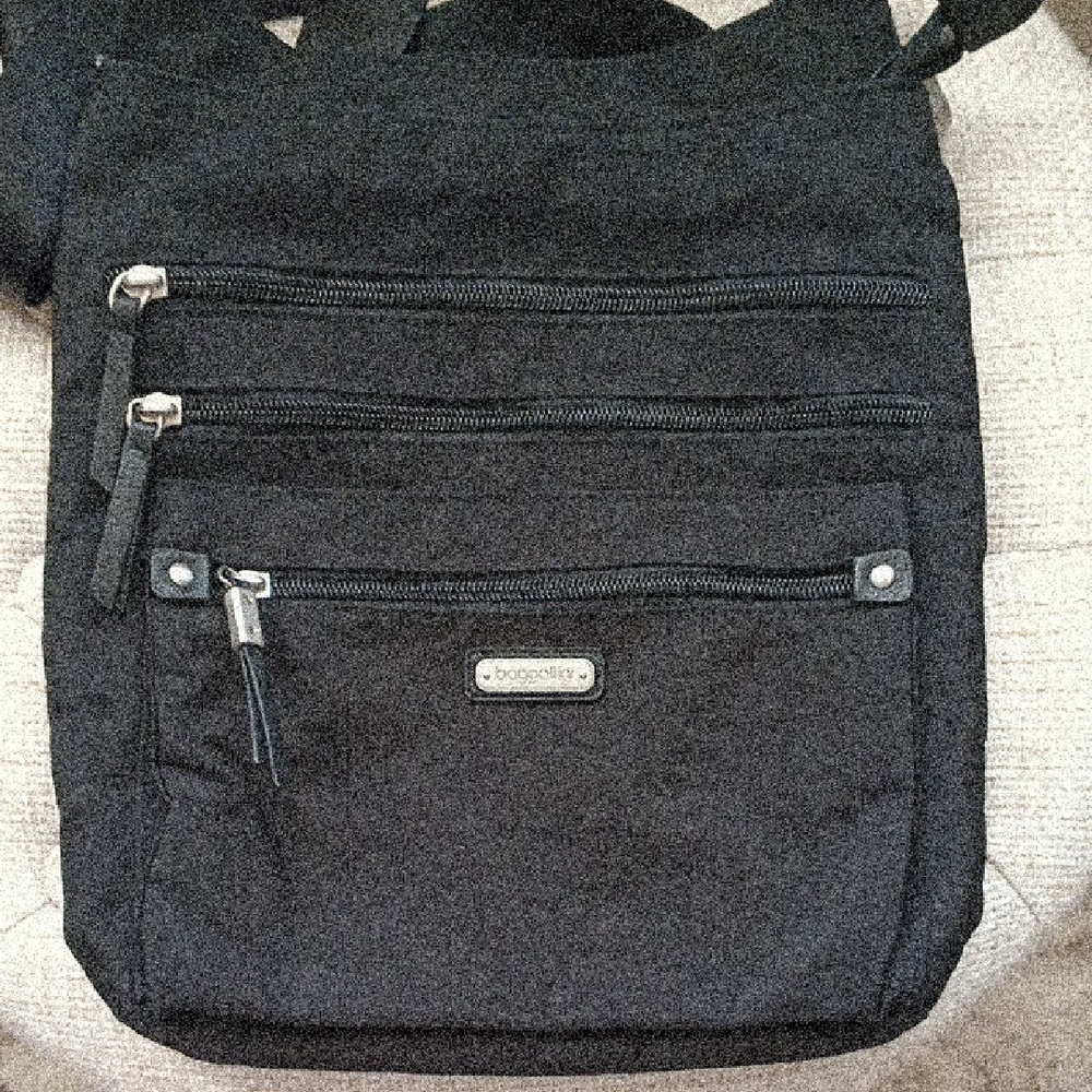 Baggallini Black Messenger Bag